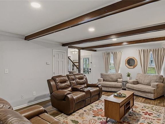 5th image of 8 Sagebrush Ct