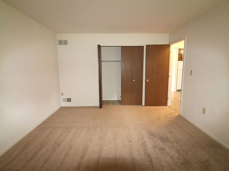 209 Colonial Dr — Photo 15