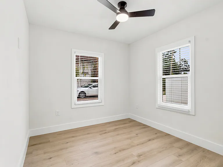 701 W Plaza Pl #C — Photo 25