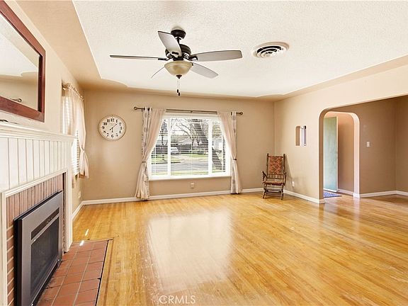 5th image of 425 E 27th St