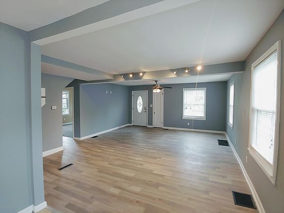 5th image of 1304 Oak St