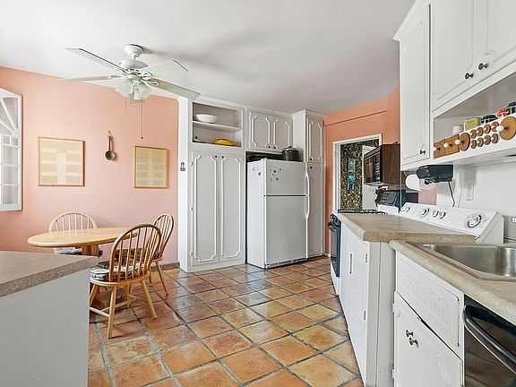 5th image of 16201 Powells Cove Blvd APT 4R