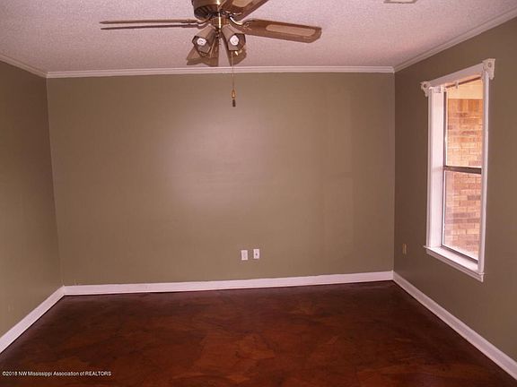 2nd image of 352 Sandalwood Dr