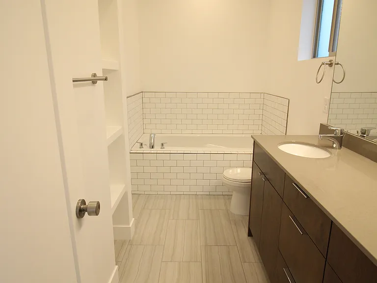 463 W 2200 N — Photo 19