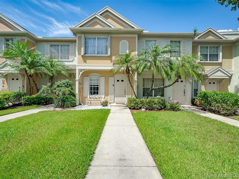 1st image of 251 Mallory Ct #251