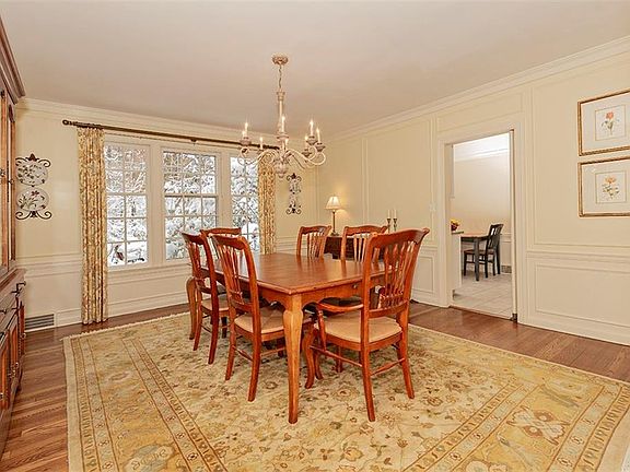 5th image of 18501 Shaker Blvd