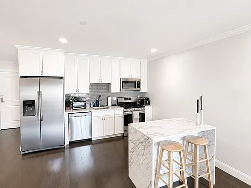 728 E Broadway #205 Photo 1