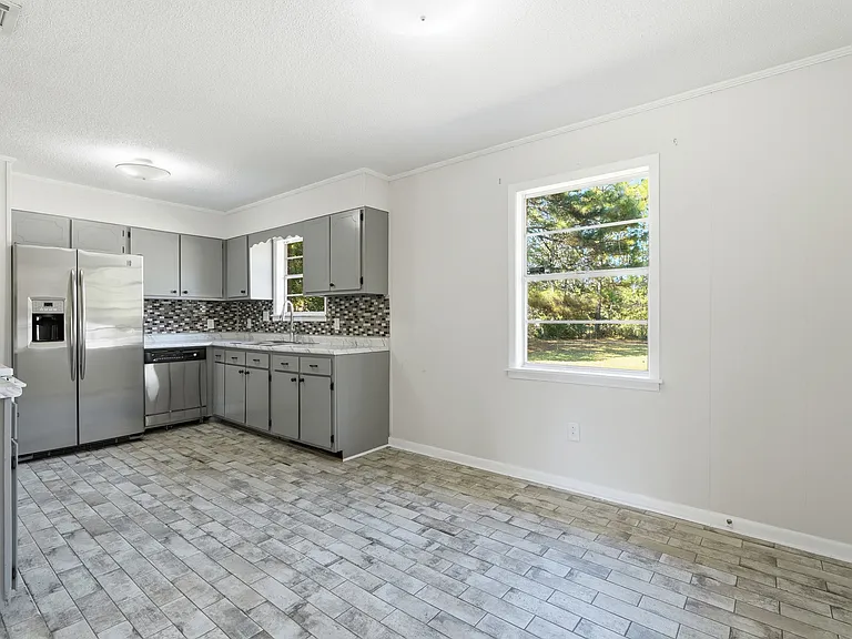 234 Deerwood Dr — Photo 3