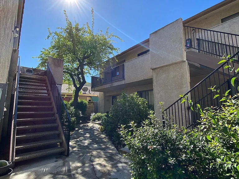 122-126 W Ramona St — Photo 14