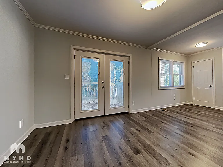 6143 Castle Ct — Photo 8