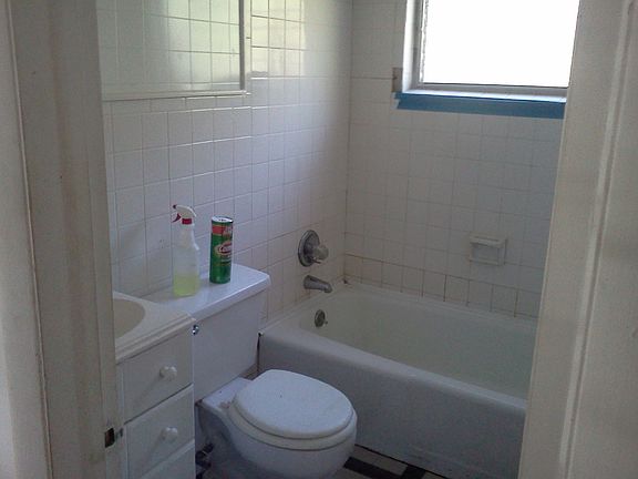 3rd image of 214 Prince Ave