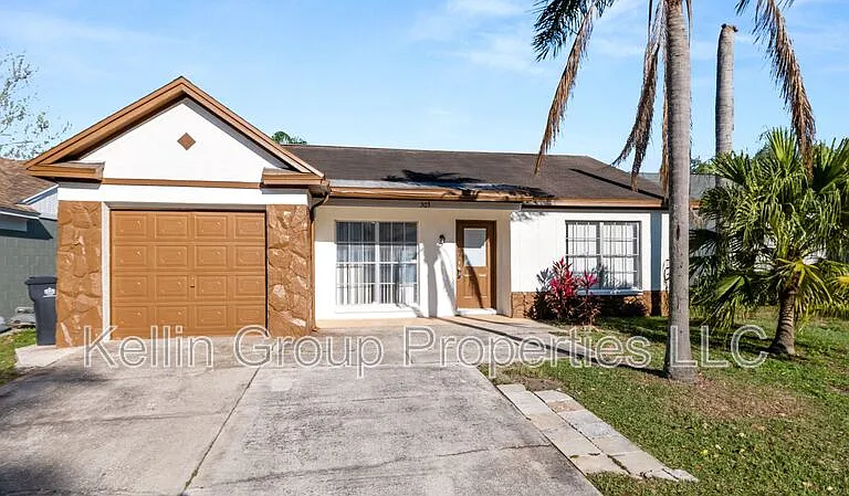 303 Regal Park Dr — Photo 1