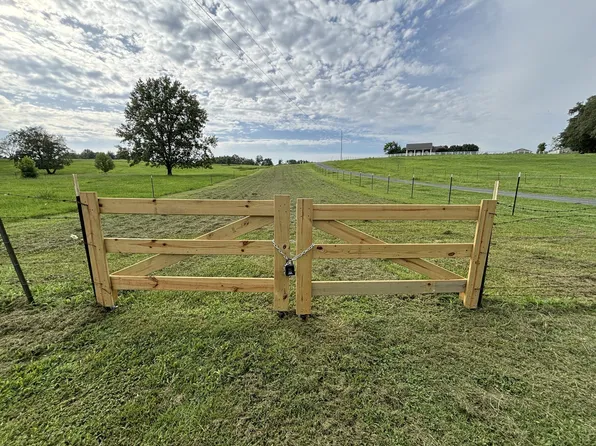 7373 New Chapel Rd, Springfield, TN 37172