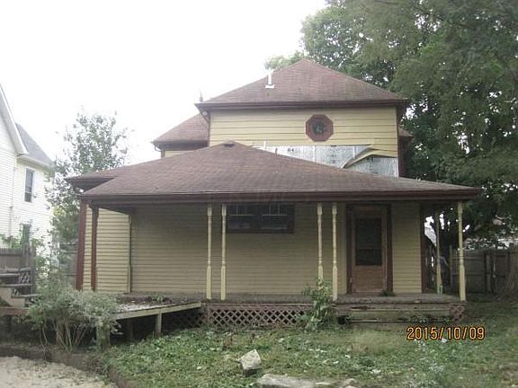 2nd image of 179 E Elm St