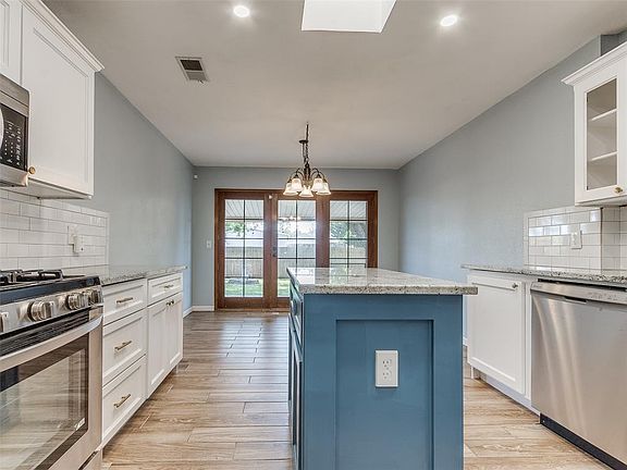 4th image of 2412 E Park Pl