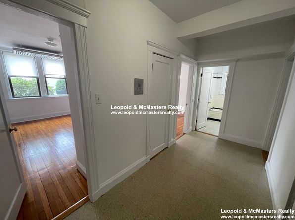 30 Bellevue St APT 1