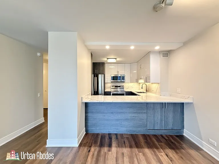 1030 N State St #12K — Photo 3