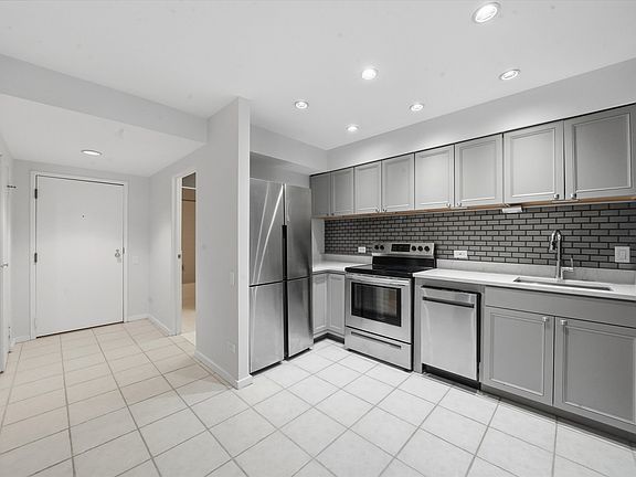 4th image of 40 E 9th St APT 1103