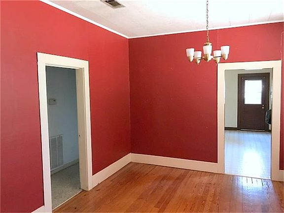 5th image of 222 S San Antonio St