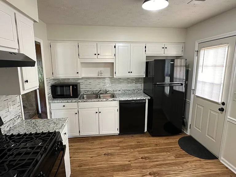 407 Ocean Ave — Photo 10