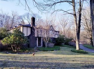 22 Perkins Rd, Woodbridge, CT 06525