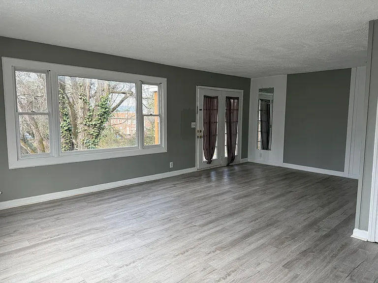 221 Taylor St — Photo 8