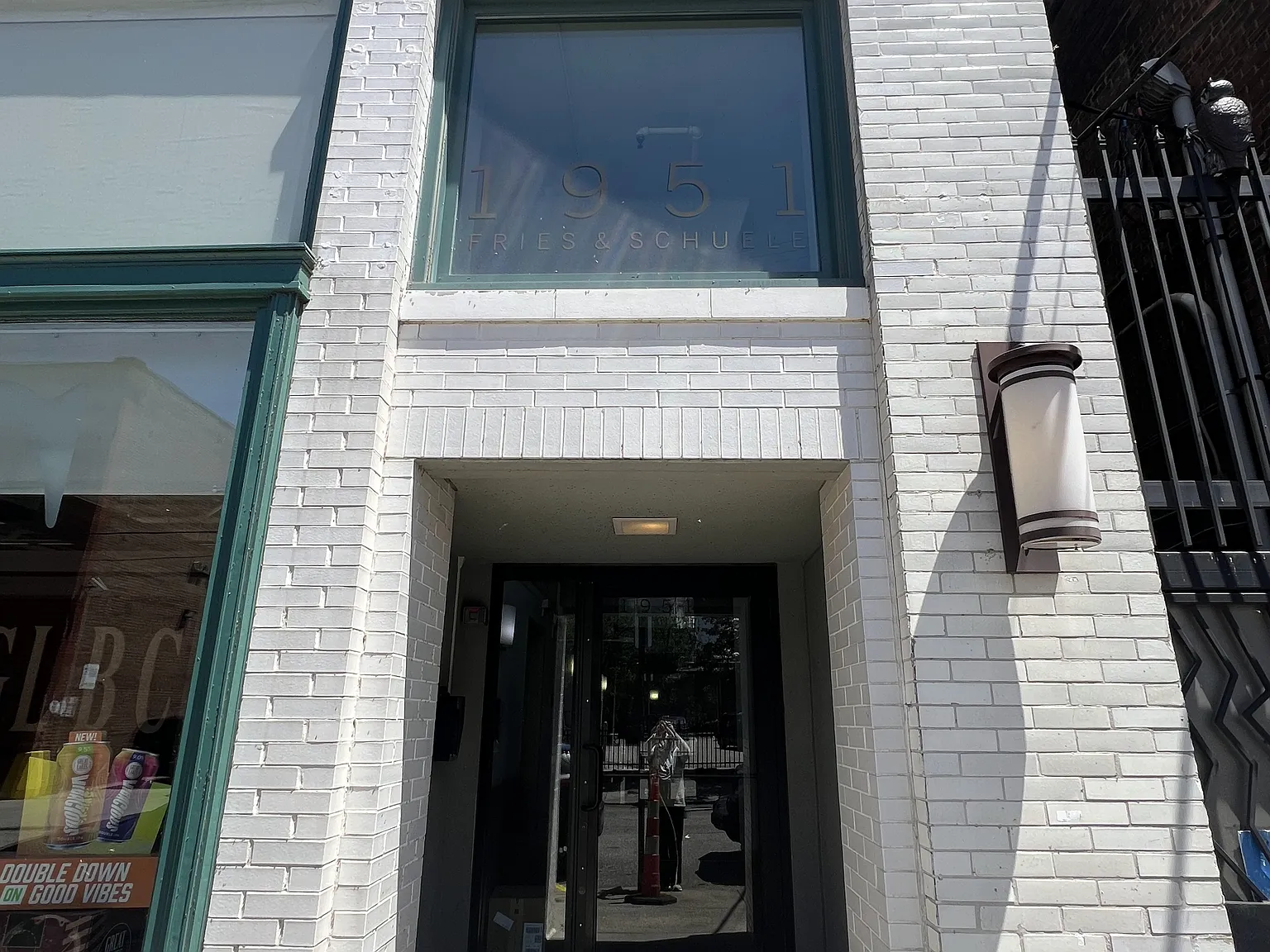 2 bed, 1000 sqft, $1,895 — Photo 2