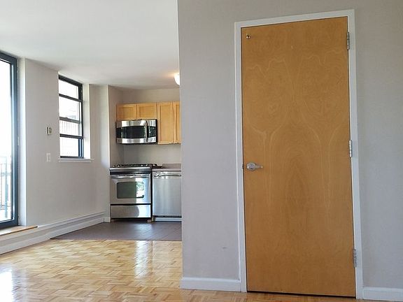 3rd image of 225 E 6th St #7EE
