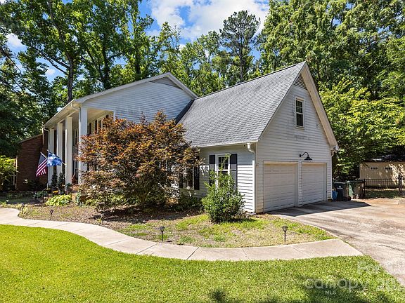 3rd image of 2329 Raven Dr