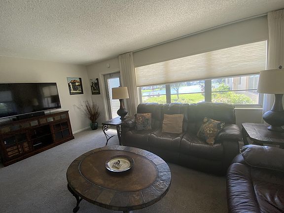 4th image of 373 Chatham S