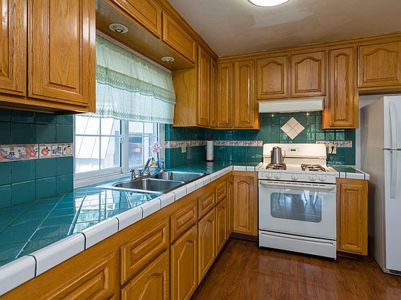 4th image of 1630 Bluebonnet Way