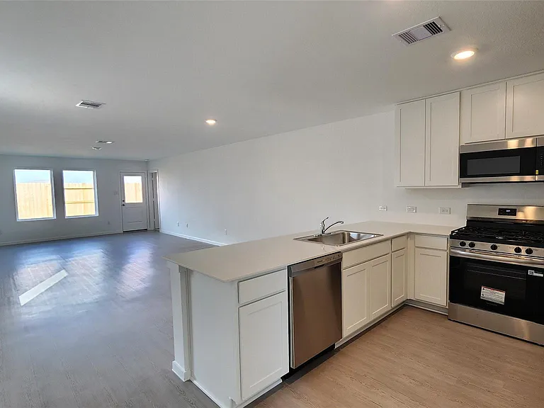 26850 Cascade Sunrise St — Photo 6