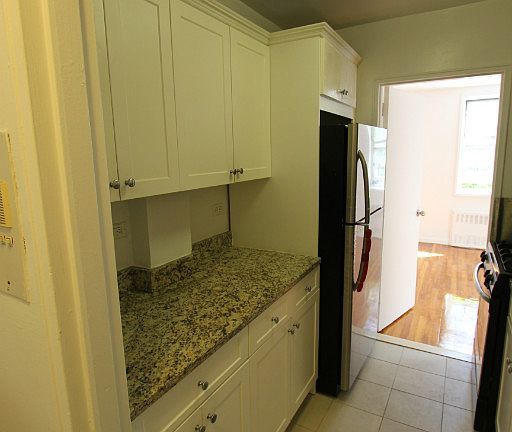3rd image of 5115 Van Kleeck St #3J
