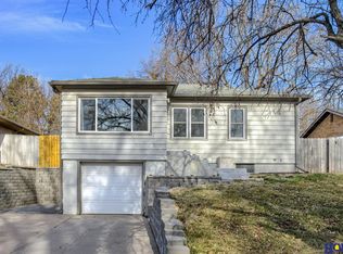 407 N Cotner Blvd, Lincoln, NE 68505
