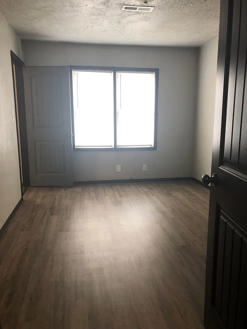 3 Bedroom Single Family Home in Shawnee — Photo 4