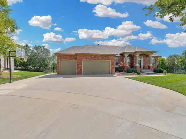 1405 N Krug Cir, Wichita, KS 67230