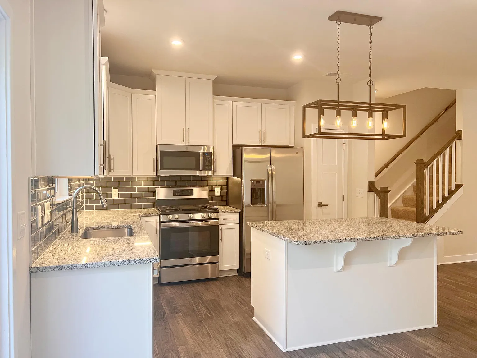 3 bed, 2.5 bath, 1596 sqft, $1,800 — Photo 4