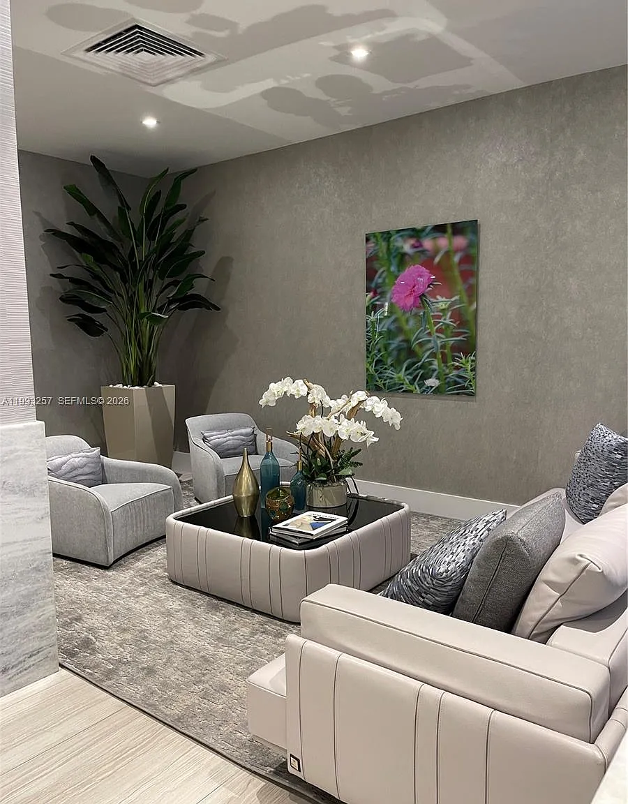 Catania Condo — Photo 3