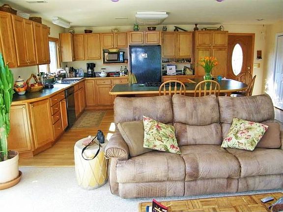 Living Rm to Kitchen