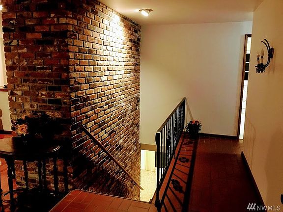 3rd image of 5533 Parkside Dr