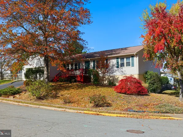 202 Stratford Pl SW, Leesburg, VA 20175