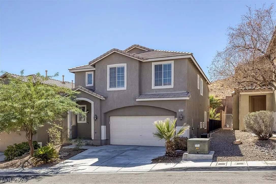 3 bed, 2.5 bath, 2079 sqft, $2,561 — Photo 2