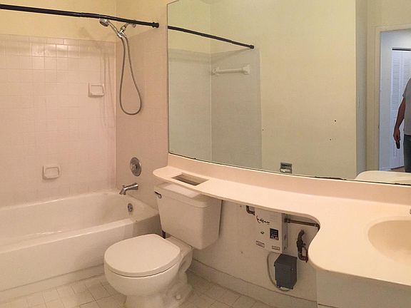 4th image of 1003C Coral Springs Dr #1003C