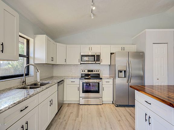 3rd image of 7 Mainsail Cir