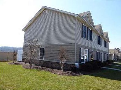 4th image of 30 Old Tavern Cir