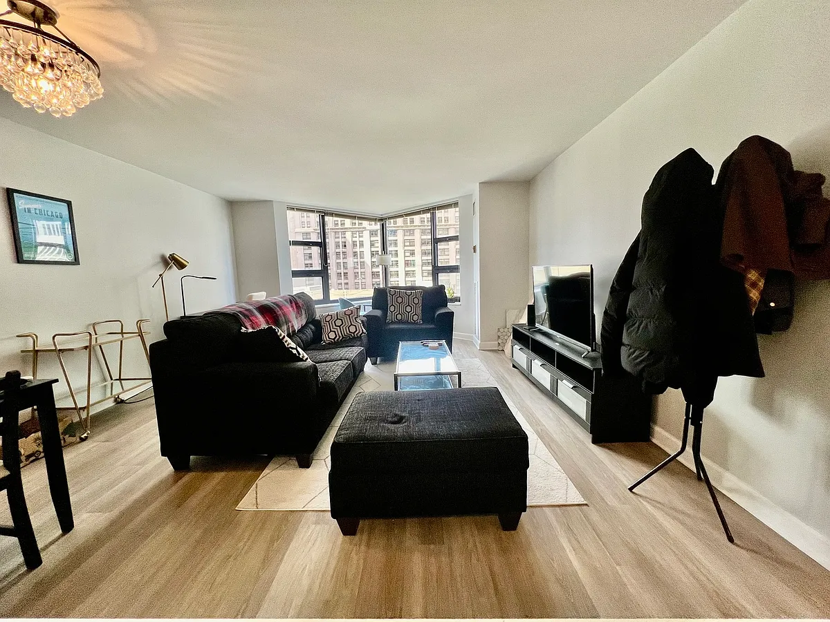 Building Photo - 401 E Ontario St #1107