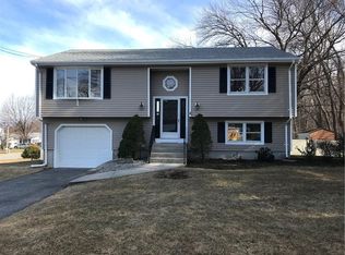 4 Pheasant Ct, Cranston, RI 02920