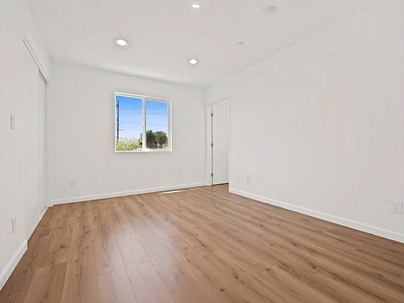 5th image of 647 W 92nd St #1/2