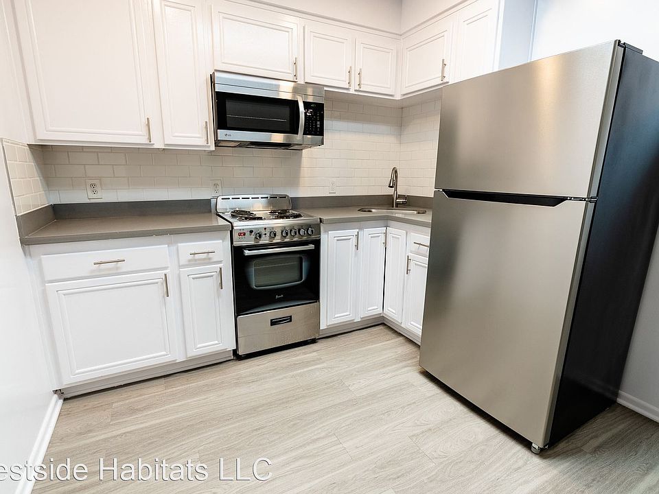 1st image of 1015 2nd St #206