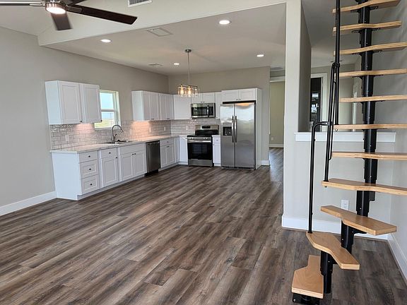 2nd image of 442 Private Road 670